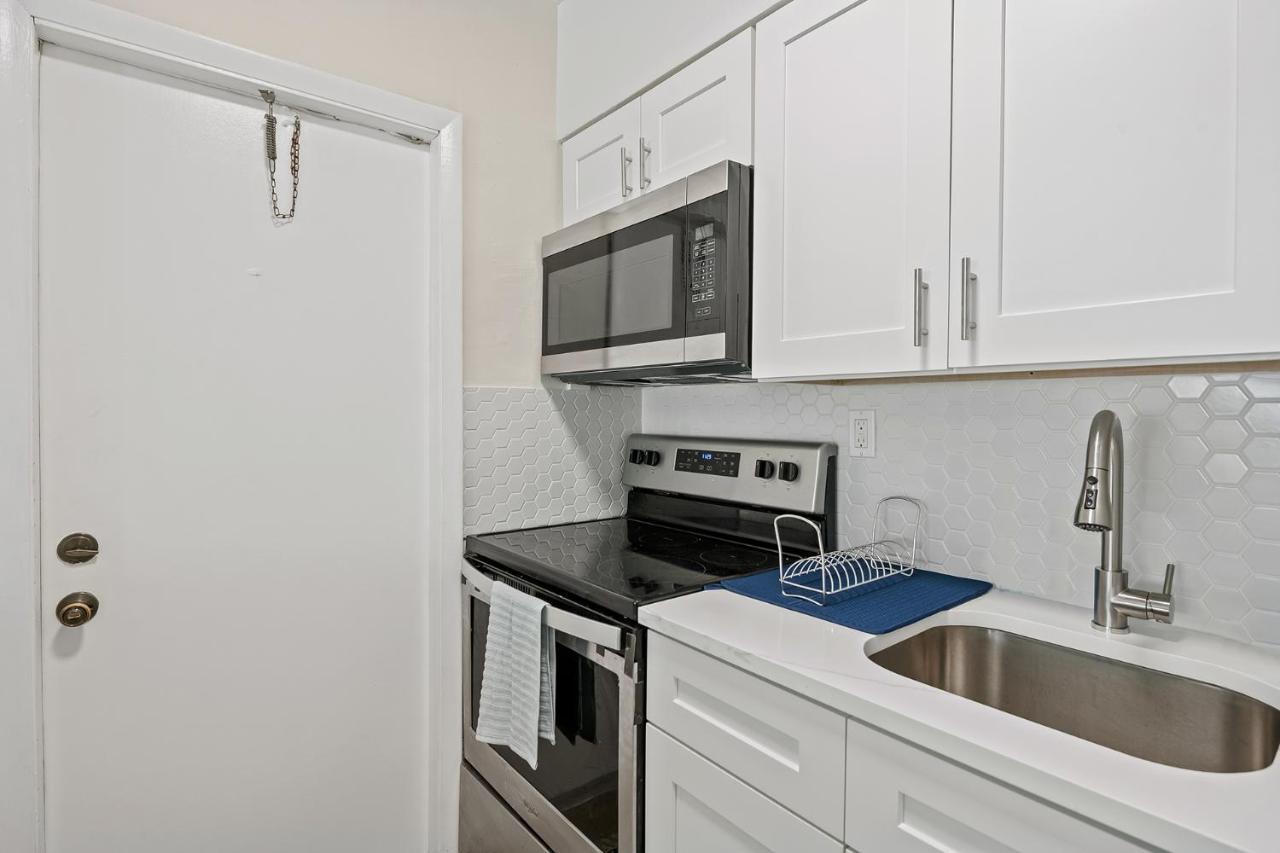 Comfy Bnb W/ King Bed + Work/Travel + Beach 8 Min Hallandale Beach Exterior photo