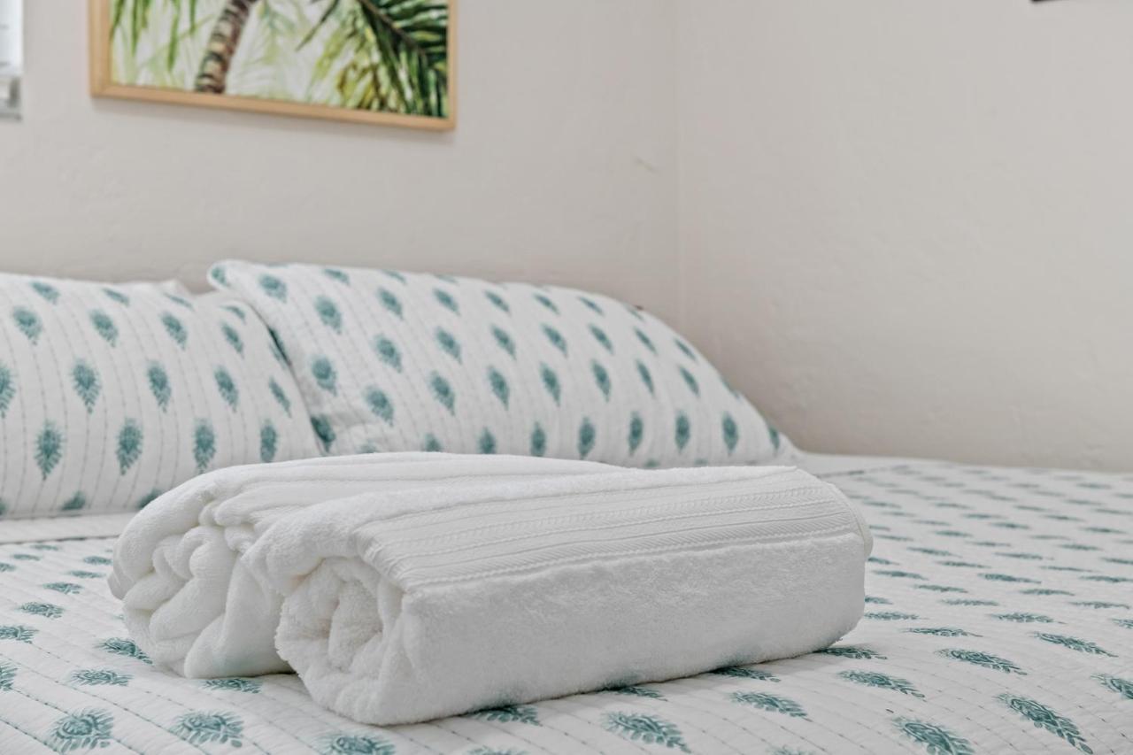 Comfy Bnb W/ King Bed + Work/Travel + Beach 8 Min Hallandale Beach Exterior photo